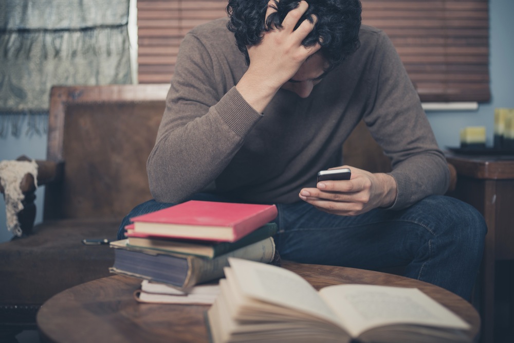 日本屈指の大学院を中退。25歳既卒が広告営業マンに就職したワケ