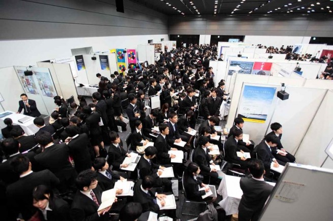 どうして日本の採用市場には「既卒」という奇妙なカテゴリーが生まれたのか?