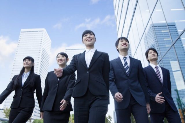 既卒・フリーターのお悩み相談所|公務員から民間就職に切り替えるのはどうすればいいの?