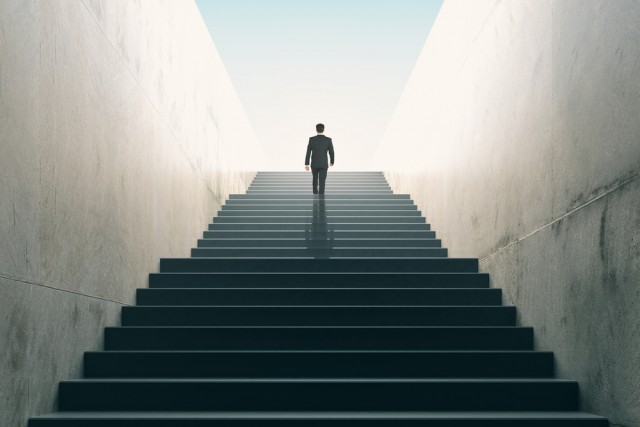 投資用不動産をわずか1ヶ月退職…第二新卒が大手企業で内定!