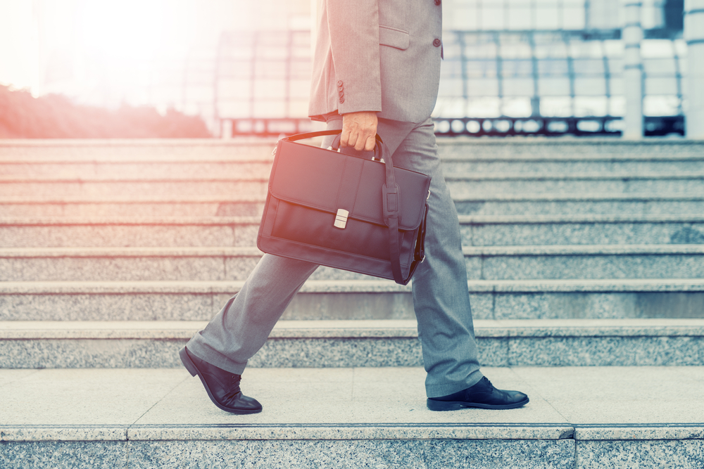 「特定派遣」と「正社員」の違いは?正社員登用を目指す人が押さえるべき、派遣のメリット・デメリット